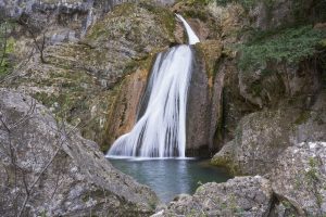 Catarata en el nacimiento del Río Mundo en Albacete